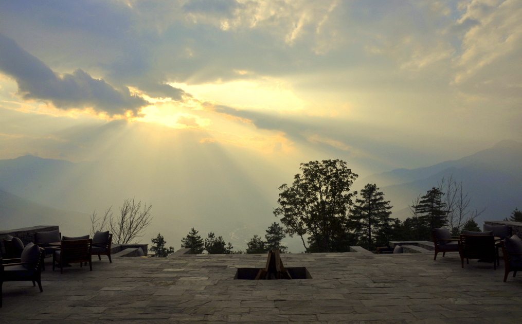 Ausblick in der Six Senses Paro Lodge, Bhutan - World of TUI Berlin Reisebericht