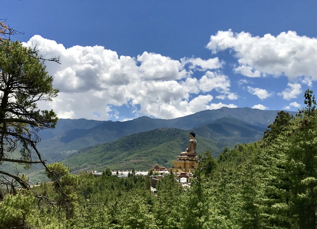 Ausblick auf sitzende Buddha-Statue, Great Buddha Dordenma - World of TUI Berlin Reisebericht