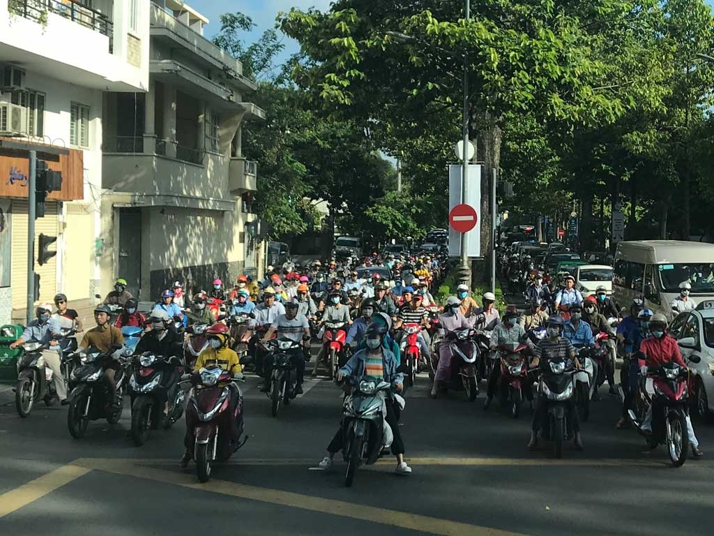 Mopeds in Saigon, Vietnam - World of TUI Berlin Reisebericht