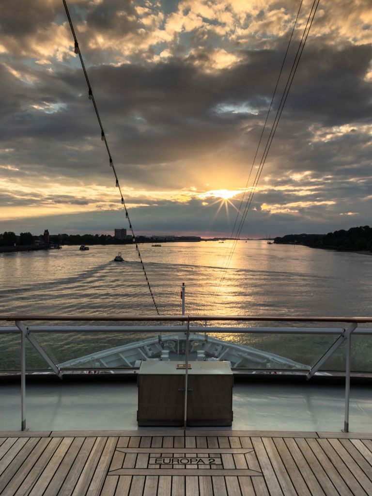 Fahrt über die Elbe mit der MS Europa 2