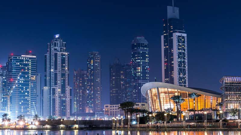 Skyline von Dubai bei Nacht