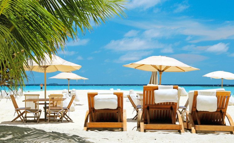 Strand im ROBINSON Maldives