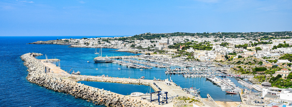 Hafen in Italien an der Küste Apuliens