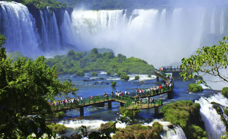 Spektakuläre Wasserfälle in Iguacu, Südamerika