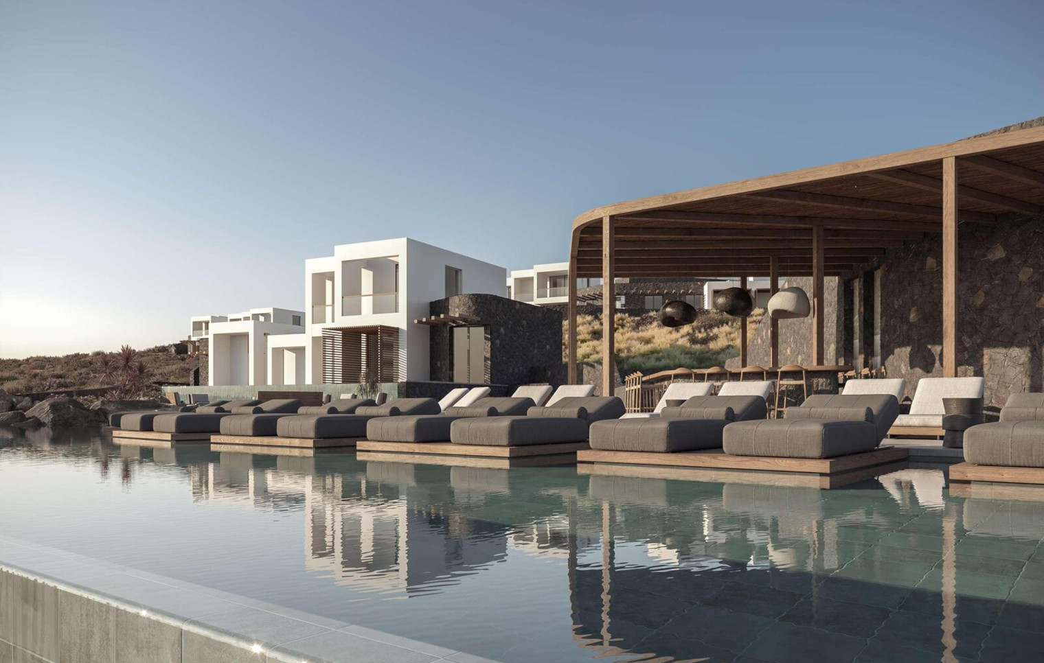 Poolbereich im neuen Magma Resort auf Santorin