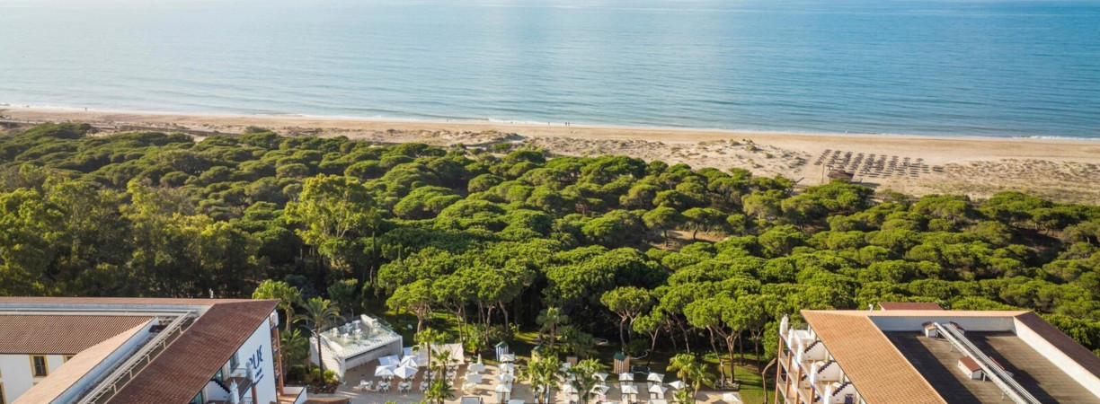 Strand mit Pinienwald im TUI BLUE Isla Cristina Palace