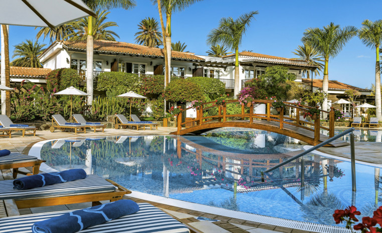 Poolbereich im Seaside Grand Hotel Residencia