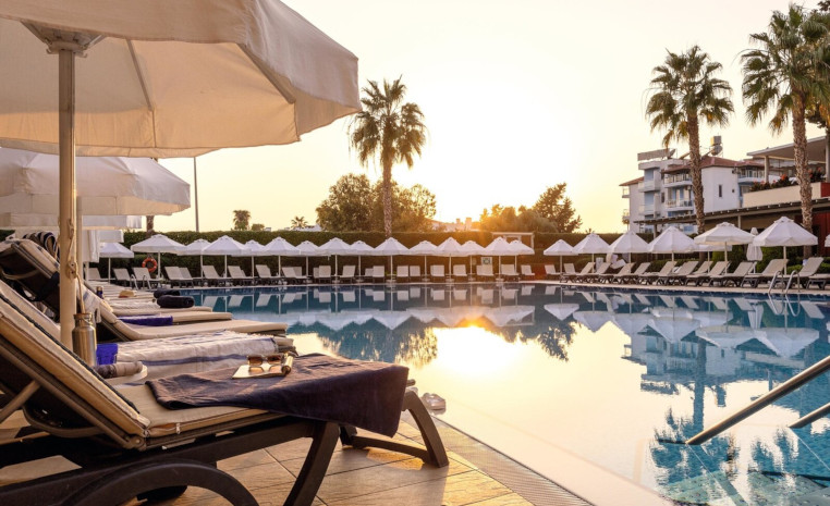 Poolbereich im TUI BLUE Barut Andiz
